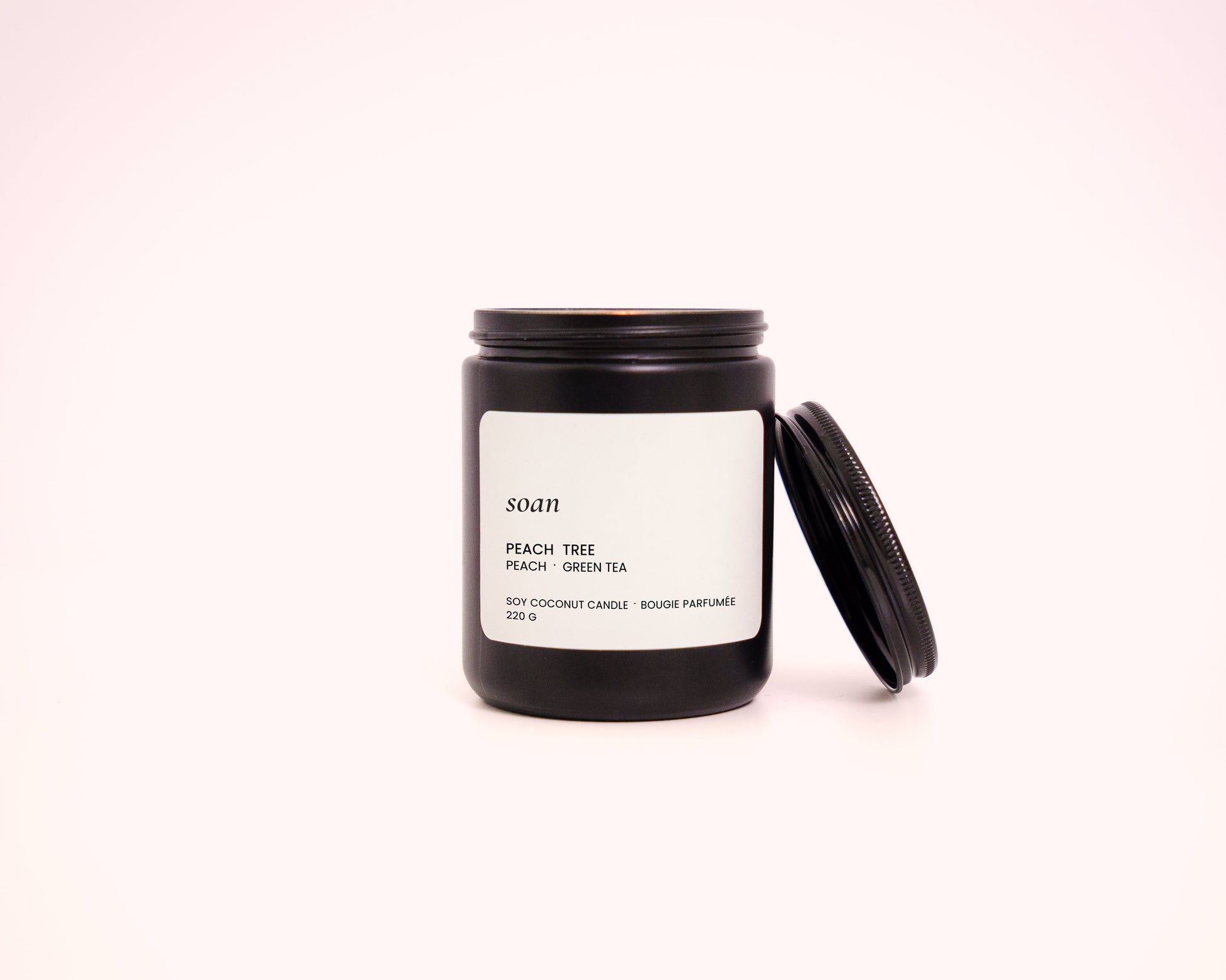 SCENTED SOY CANDLE WITH FRESH JUICY PEACH AND GREEN TEA AROMA