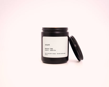 SCENTED SOY CANDLE WITH FRESH JUICY PEACH AND GREEN TEA AROMA