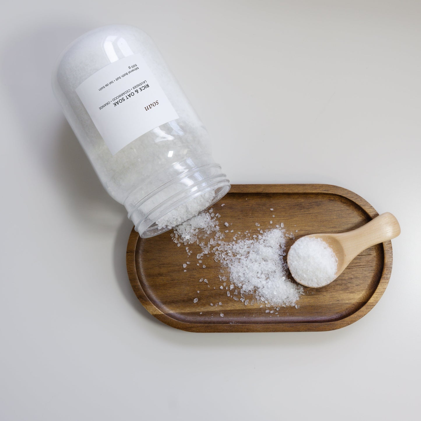 Gentle mineral bath soak with rice powder and oat powder for sensitive skin